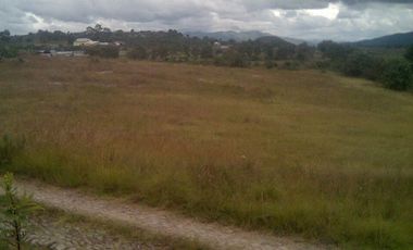 TERRENO A UN COSTADO CARRETERA JILOTEPEC MARAVILLAS