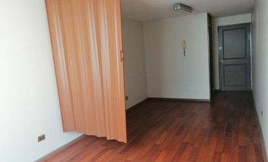 Arriendo comoda  Oficina metro Chile España