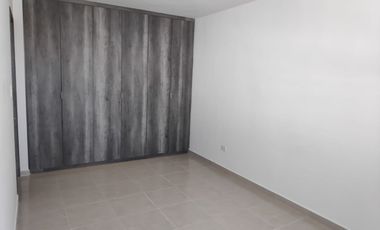 DEPARTAMENTO EN RENTA ATRAS DE VW con 3 recamaras 2 baños sala tv 2 autos