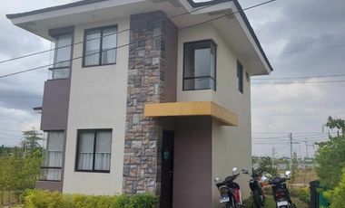 House and Lot For Sale in Cavite near  ALABANG and DE LA SALLE VERMOSA