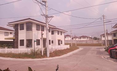 House and Lot For Sale in Cavite near  ALABANG and DE LA SALLE VERMOSA