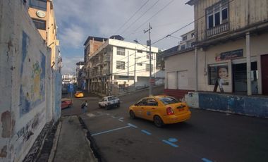 casa con locales comerciales de venta en manta