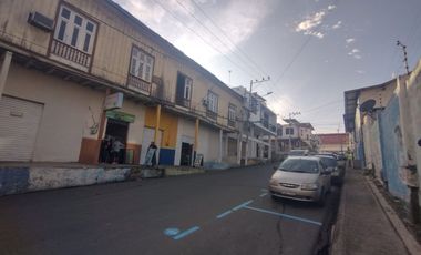 casa con locales comerciales de venta en manta