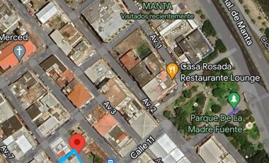 casa con locales comerciales de venta en manta