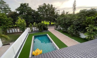 Pool villa for rent Location: Nong Chom Subdistrict, San Sai District, Chiang Mai Easy to travel, not chaotic, the village is peaceful, next to the house is very cute.