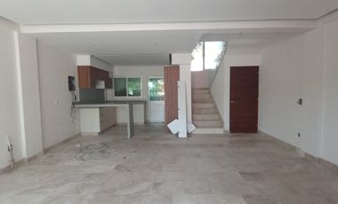 Venta de  Villa Nueva muy amplia hacia las Playas sobre Costera