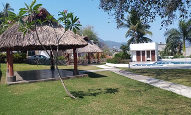 Venta de  Villa Nueva muy amplia hacia las Playas sobre Costera