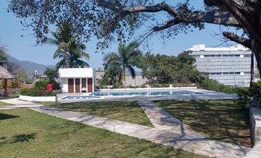 Venta de  Villa Nueva muy amplia hacia las Playas sobre Costera