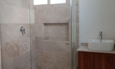 Venta de  Villa Nueva muy amplia hacia las Playas sobre Costera