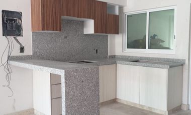 Venta de  Villa Nueva muy amplia hacia las Playas sobre Costera