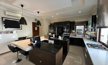 *UPDATE TURUN HARGA* DIJUAL RUMAH MEWAH (Siap Huni /Semi Furnished) DI KEMANG UTARA JAKARTA SELATAN.