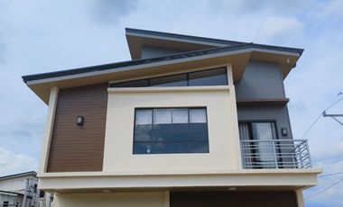 5 Bedroom Modern Design House and Lot in Alaminos Laguna
