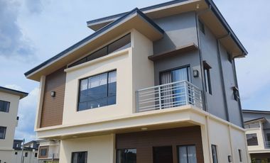 5 Bedroom Modern Design House and Lot in Alaminos Laguna