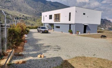 🏡 VENDO🏠Espectacular Casa en Parcelación Norteamérica (Niquia)