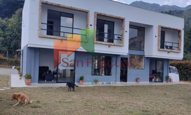 🏡 VENDO🏠Espectacular Casa en Parcelación Norteamérica (Niquia)