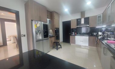 Samborondon, Venta de Linda Casa 4 Dorm. Amoblada con Piscina