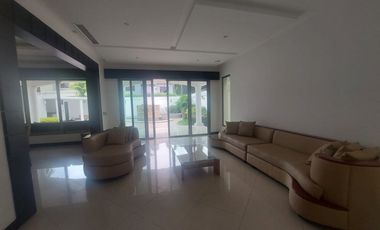 Samborondon, Venta de Linda Casa 4 Dorm. Amoblada con Piscina
