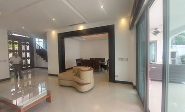 Samborondon, Venta de Linda Casa 4 Dorm. Amoblada con Piscina