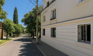 Casa Destino Comercial, cercanía Parque Bustamante. Pleno Barrio Italia.