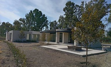 Hermosa casa (EL ARBOL) contemporanea y vanguardista