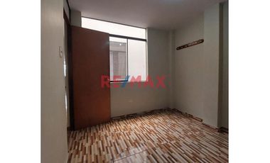 Vendo Casa De 2 Pisos C/Cochera Cerrada En Manuel Arévalo - $ 110,000. - A.T: 112 M2 - ¡Lista Para Habitar!