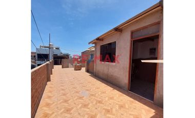 Vendo Casa De 2 Pisos C/Cochera Cerrada En Manuel Arévalo - $ 110,000. - A.T: 112 M2 - ¡Lista Para Habitar!