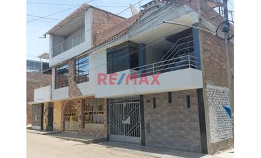 Vendo Casa De 2 Pisos C/Cochera Cerrada En Manuel Arévalo - $ 110,000. - A.T: 112 M2 - ¡Lista Para Habitar!