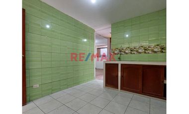 Vendo Casa De 2 Pisos C/Cochera Cerrada En Manuel Arévalo - $ 110,000. - A.T: 112 M2 - ¡Lista Para Habitar!