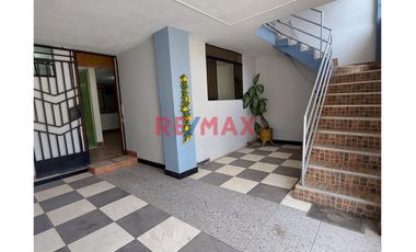 Vendo Casa De 2 Pisos C/Cochera Cerrada En Manuel Arévalo - $ 110,000. - A.T: 112 M2 - ¡Lista Para Habitar!