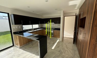 CASA NUEVA DE 4 RECAMARAS CON AMPLIO JARDIN, LOMAS DE ANGELOPOLIS, PUEBLA