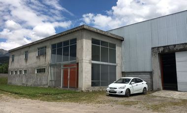 Galpon industrial de venta cerca de Quito.  10.000 m2 terreno - 1.820 m2 construccion