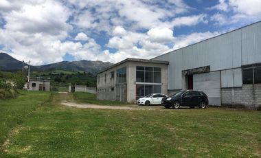 Galpon industrial de venta cerca de Quito.  10.000 m2 terreno - 1.820 m2 construccion