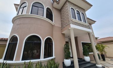 En venta lujosa casa en Urbanización Estancias del Rio, vía Samborondon