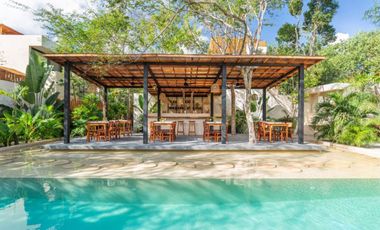 Casa con alberca, jacuzzi, terraza, paneles solares, en venta Tulum.