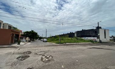RENTA de terreno EN ESQUINA para USO COMERCIAL EMPRESAS A LARGO PLAZO Calle Rio Pas entre Río Guadalquivir -  424.17 m2