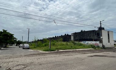 RENTA de terreno EN ESQUINA para USO COMERCIAL EMPRESAS A LARGO PLAZO Calle Rio Pas entre Río Guadalquivir -  424.17 m2