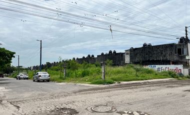 RENTA de terreno EN ESQUINA para USO COMERCIAL EMPRESAS A LARGO PLAZO Calle Rio Pas entre Río Guadalquivir -  424.17 m2