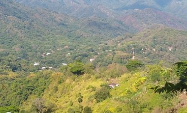 FINCA DE 4 HTS EN MINCA SANTA MARTA COLOMBIA.