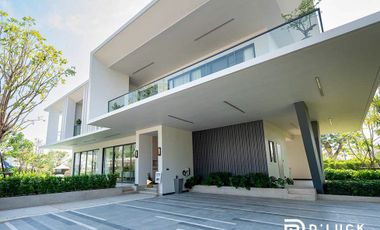 Glory village Pattaya, Modern Luxury house with private pool