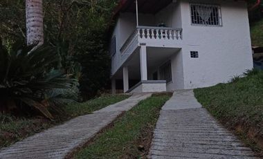 VENDO FINCA A PUERTA CERRADA EN BARBOSA ANTIOQUIA.