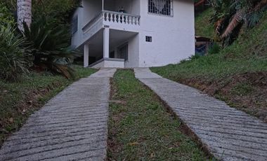 VENDO FINCA A PUERTA CERRADA EN BARBOSA ANTIOQUIA.