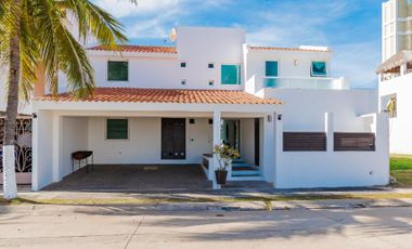 Casa en venta en Cerritos resort en Mazatlan, con acceso a playa