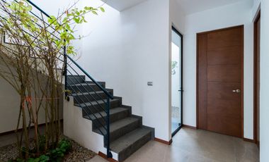 🚨VENTA🚨 CASA NUEVA A 4 MINUTOS DEL TEC DE MTY CON TERRAZA