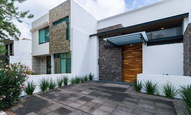 🚨VENTA🚨 CASA NUEVA A 4 MINUTOS DEL TEC DE MTY CON TERRAZA