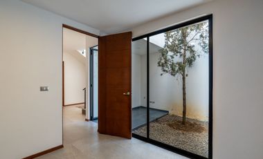 🚨VENTA🚨 CASA NUEVA A 4 MINUTOS DEL TEC DE MTY CON TERRAZA
