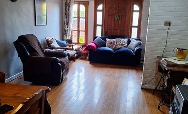 CASA ESQUINA VILLA OSCAR CASTRO
