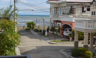 Beachfront House in a safe and secured subdivision in Minglanilla, Cebu
