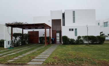 Vendo Casa De 2 Pisos -   Puerto Nuevo – Frente a la Laguna Condominio Privado -Km 71 Panamericana  Sur