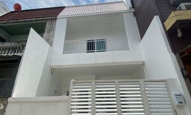 Townhouse 2 Storey for Sale with tenant Onnut