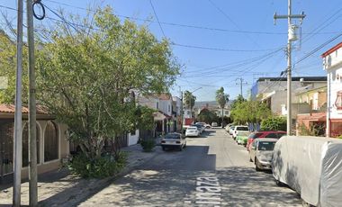 Gran oportunidad casa en remate en Residencial  Paseo de las Palmas II, Monterrey, Nuevo León!